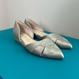 Silver flats- Size 7.5